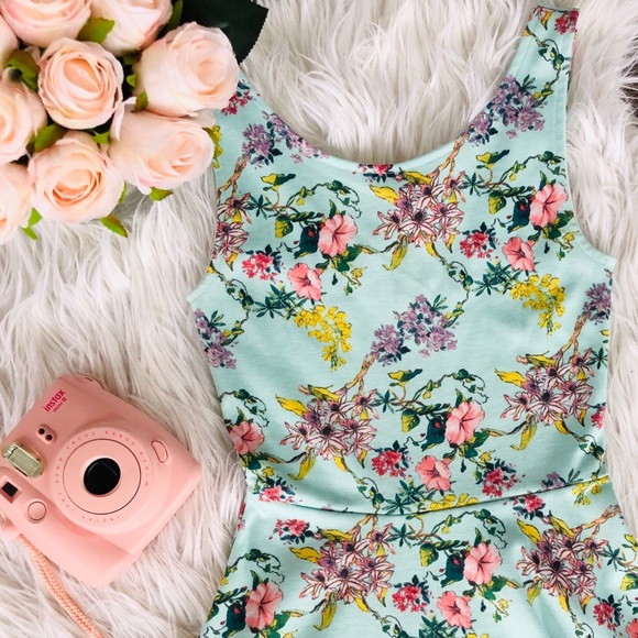 Summer dress - Picture 2 of 3